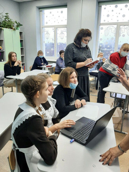 Педагоги белгородского детского технопарка «Кванториум» проводят мастер-классы для коллег из школ.