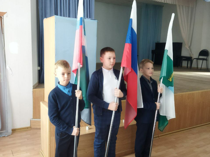 Церемония поднятия Государственного флага Российской Федерации..